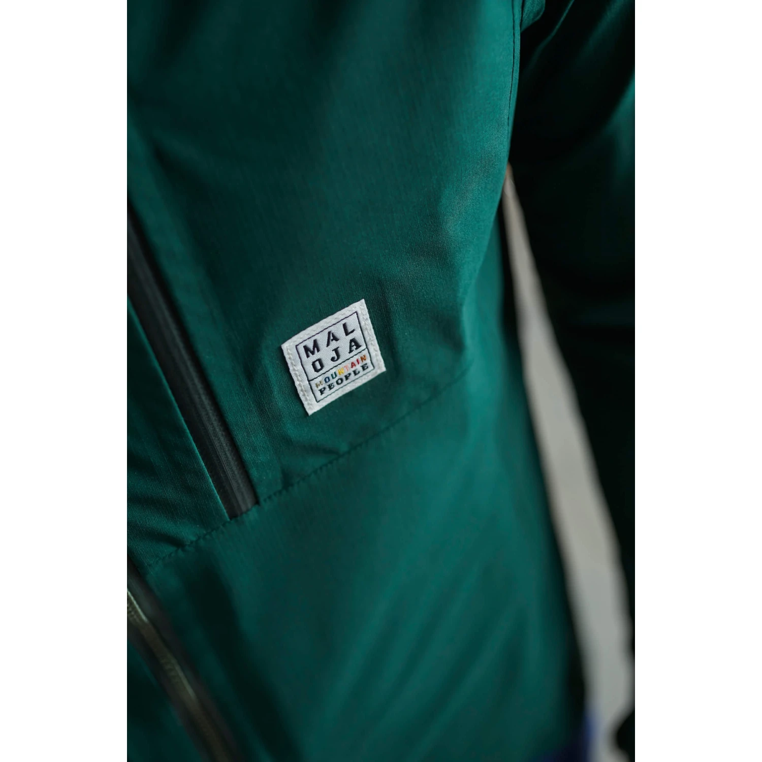 Maloja VeloU. Rain Roadbike Jacket - Rosehip 8674 8 Maloja VeloU. Rain Roadbike Jacket - Rosehip 8674 - Image 6